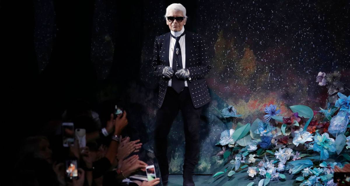 Karl Lagerfeld en el desfile de la colección otoñoinvierno 2017-2018 de Fendi, en París.