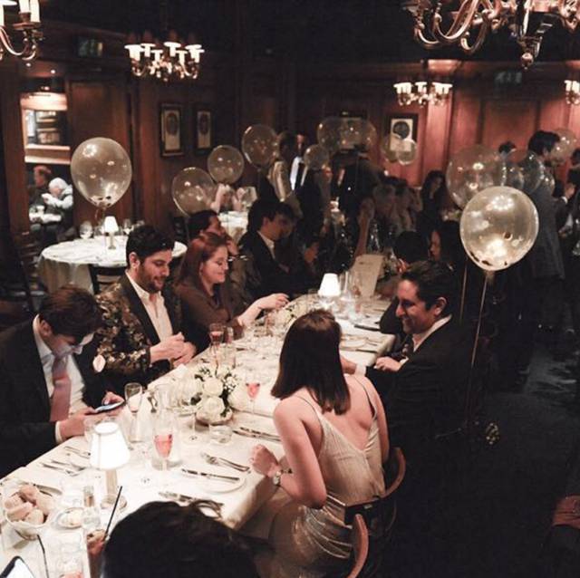 Fiesta en el Trump que aparece en el web del club privado londinense.