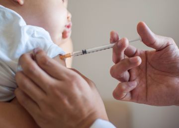 Castilla y León y Canarias financiarán la vacuna contra la meningitis B