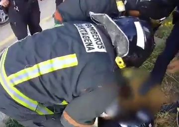 El rescate de un niño atrapado en una tubería de obra en Cartagena