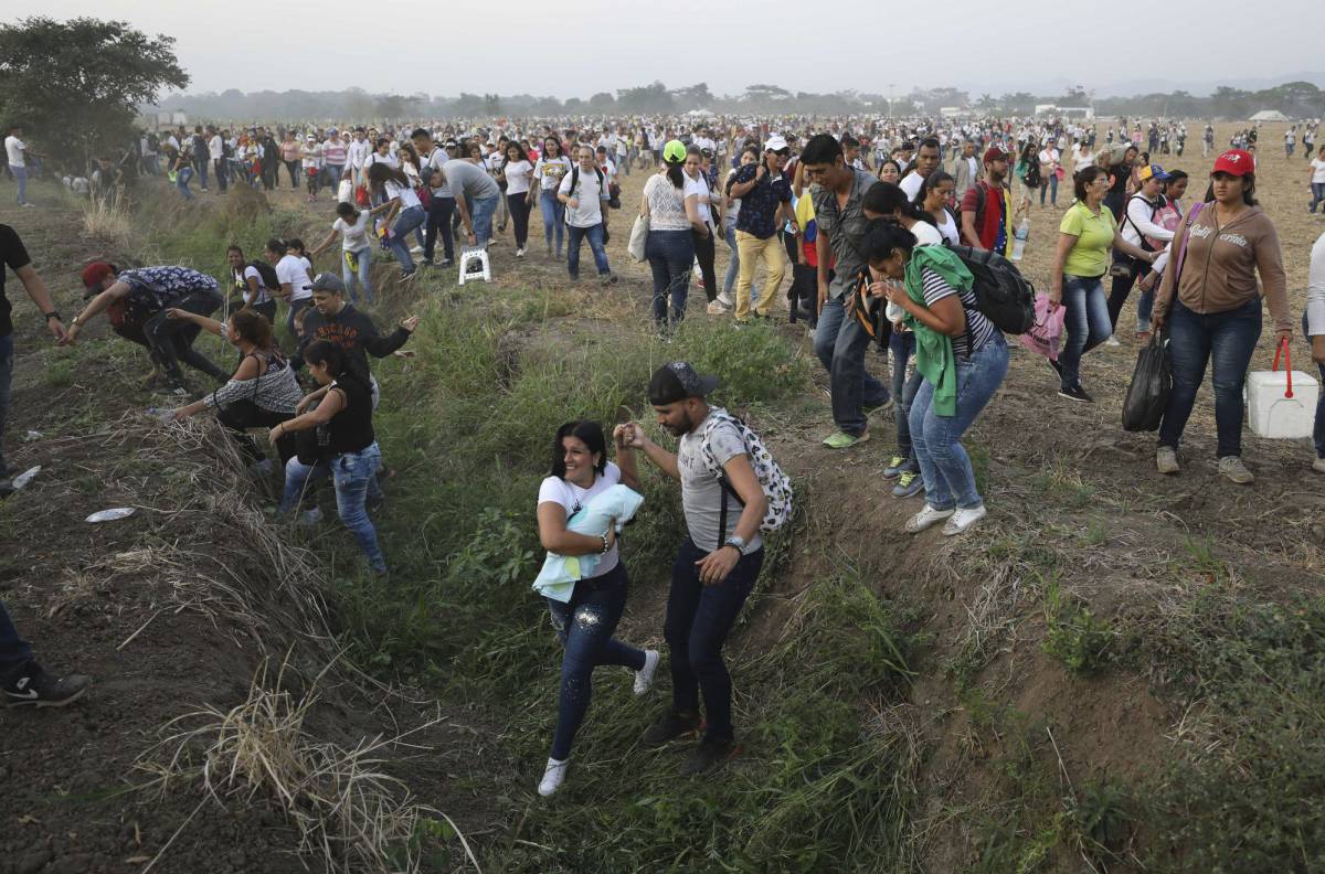 La crisis política se traslada a las fronteras de Venezuela
