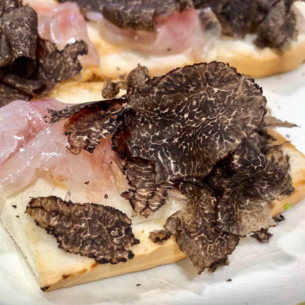 PAPADA DE CERDO IBÉRICO CON TRUFA NEGRA (TUBER MELANOSPORUM) CAPEL