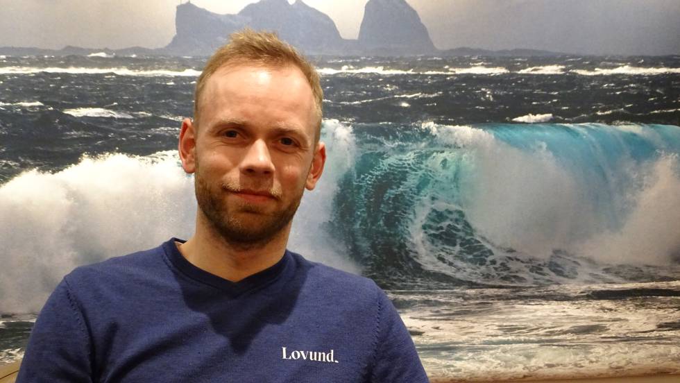 Sivert Olaisen, director del Lovund Hotel, el único alojamiento turístico de la isla.