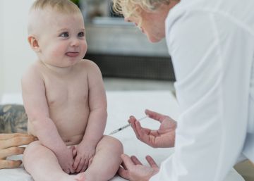 Los pediatras insisten en que vacunar a los niños de todos los tipos de meningitis es “ético y médico”