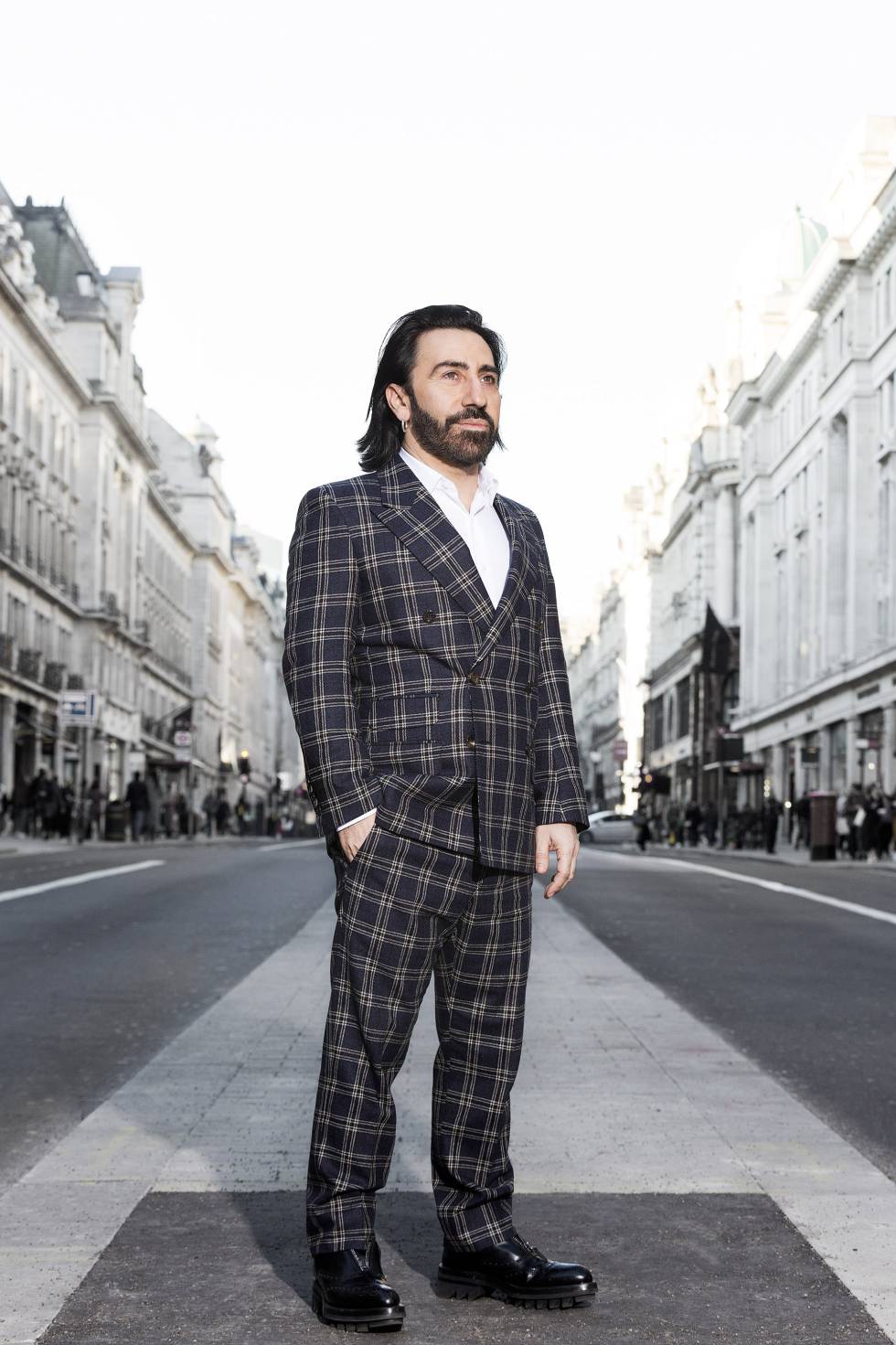 El diseñador Johnny Coca acaba de lanzar la primera colección de gafas de Mulberry.