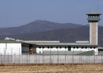 Expertos en bioética respaldan el experimento con presos violentos que paralizó Interior