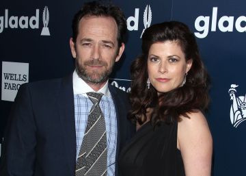 La prometida de Luke Perry rompe su silencio