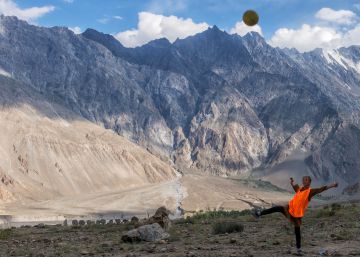 La revolución de dos hermanas futbolistas en el Karakórum