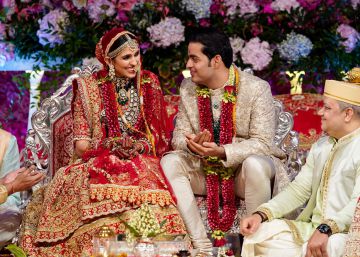 Mukesh Ambani, el hombre más rico de Asia casa a su primogénito en Bombay