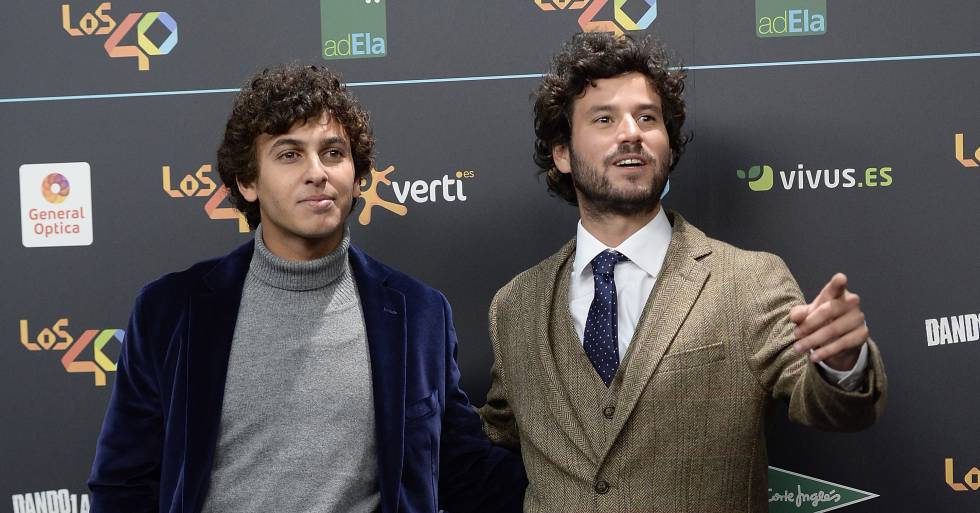 Antón Carreño y Willy Bárcenas, de Taburete, durante los Premios 40 Principales celebrados en Madrid en 2017.