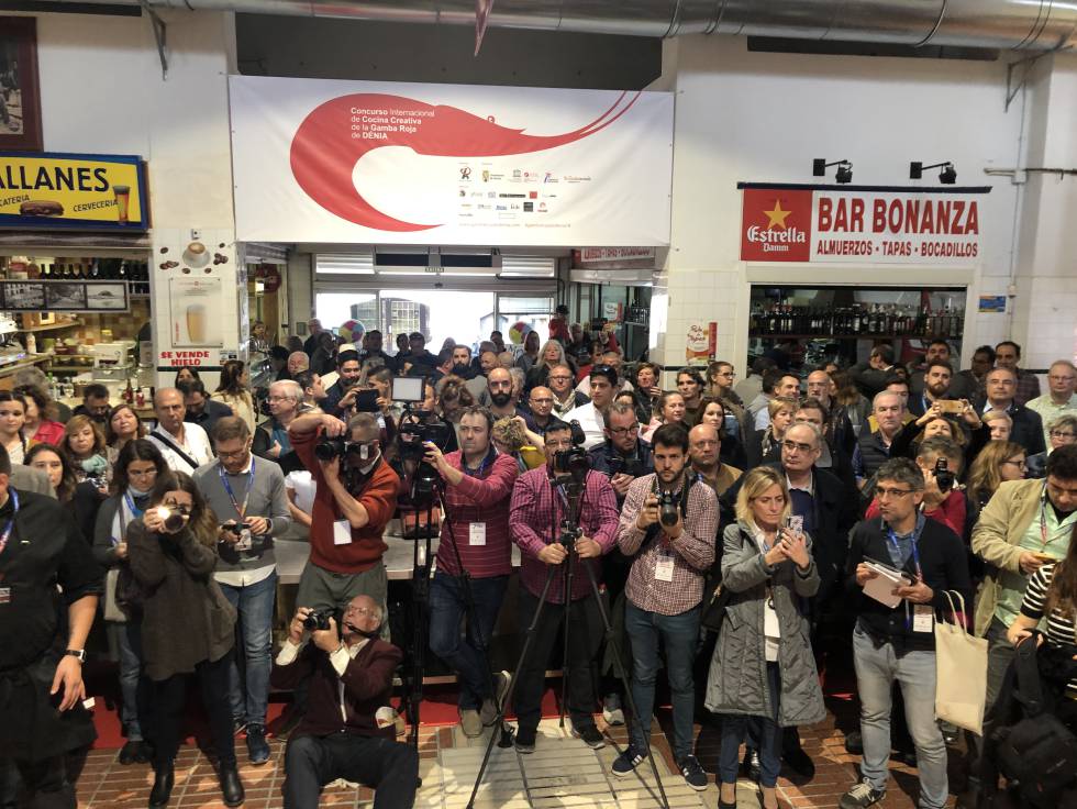 ESPERANDO LA PROCLAMACIÓN DEL GANADOR CAPEL