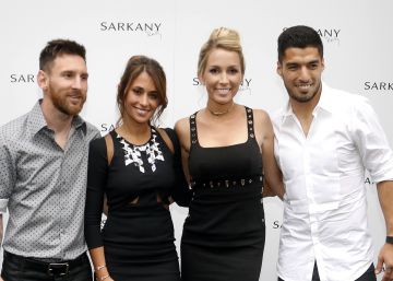 Las mujeres de Messi y Luis Suárez cierran su zapatería