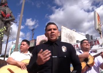 Policía de profesión, mariachi por vocación
