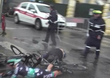 Dos ciclistas profesionales atropellan a un peatón en una carrera en Italia