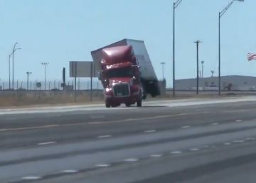 El viento derriba dos camiones en Texas