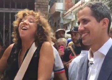 Juan Guaidó y Rosana improvisan con música en un barrio de Venezuela