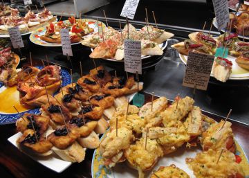 Tapas y sobremesa, la tradición española que se cuela en el atlas de la felicidad