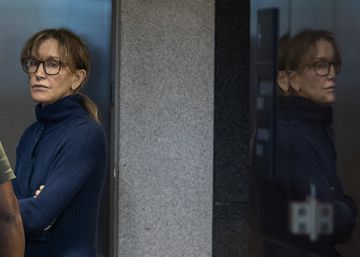 Felicity Huffman y Lori Loughlin, ante una demanda de 500.000 millones por sus sobornos universitarios
