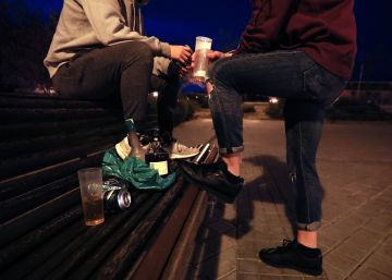 Los adolescentes que beben alcohol tienen menos amigos