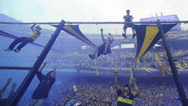 Hinchas de Boca Juniors en La Bombonera.