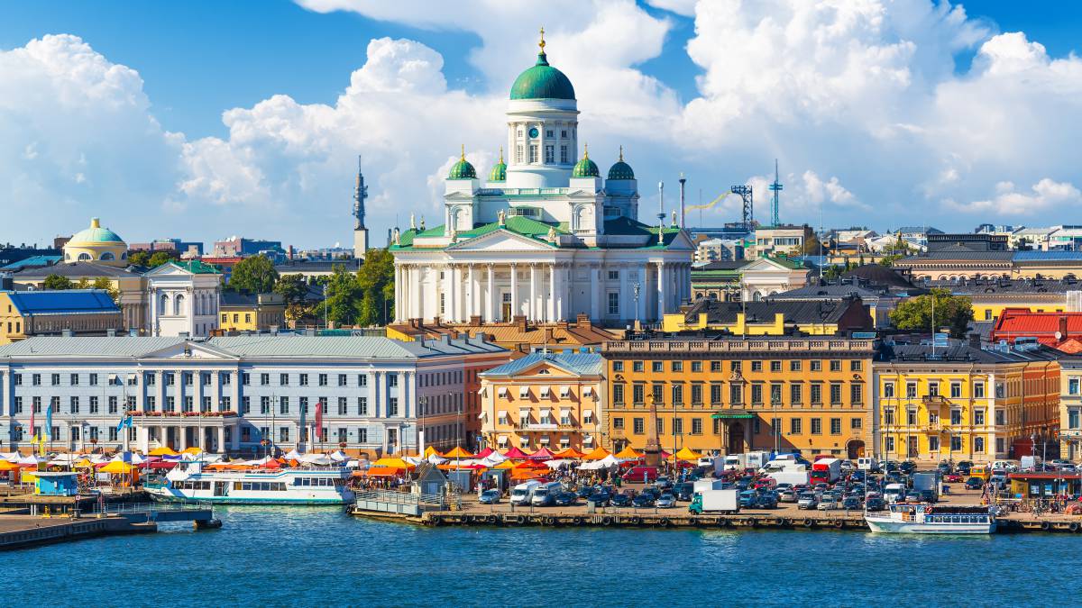 Vista del puerto de Helsinki.
