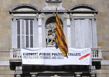 La retirada dels llaços grocs, en imatges
