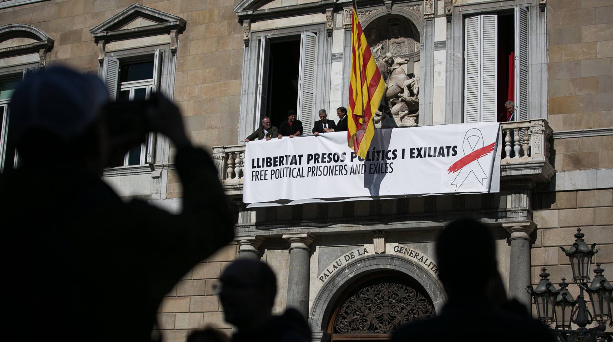 La retirada dels llaços grocs, en imatges