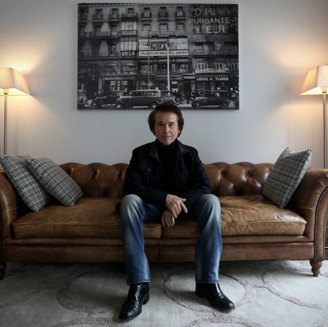El cantante Raphael.