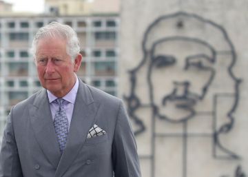Carlos de Inglaterra hace historia pero no brilla como sus hijos