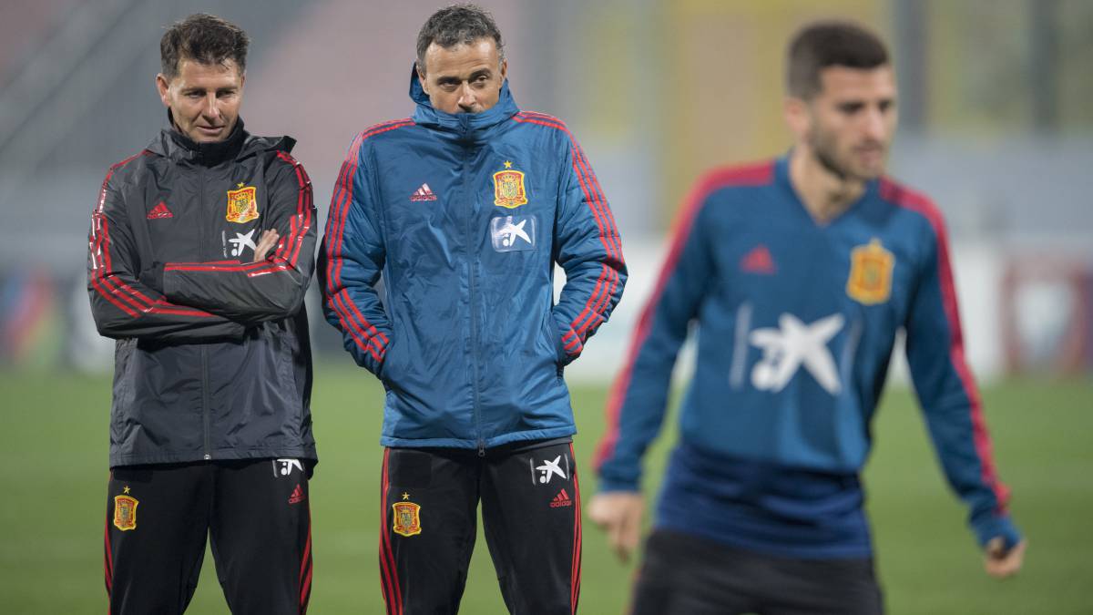 Luis Enrique, junto a su ayudante Jesús Casas.