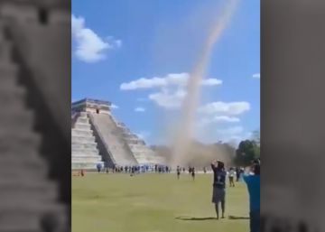 Un torbellino sorprende a los visitantes de las pirámides de Chichén Itzá