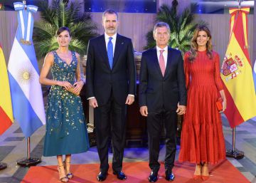 Los Reyes con Valeria Mazza, Vargas Llosa y Pimpinela en Argentina