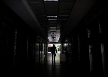 Crise elétrica na Venezuela após um novo apagão