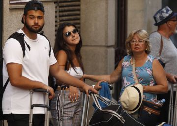 Madrid adopts rules that will shut down over 10,000 holiday apartments