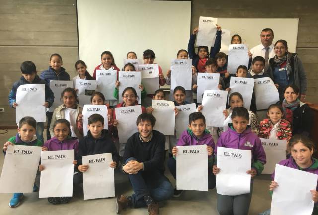 Un grupo de alumnos argentinos participan en un taller de periodismo de EL PAÍS.rn