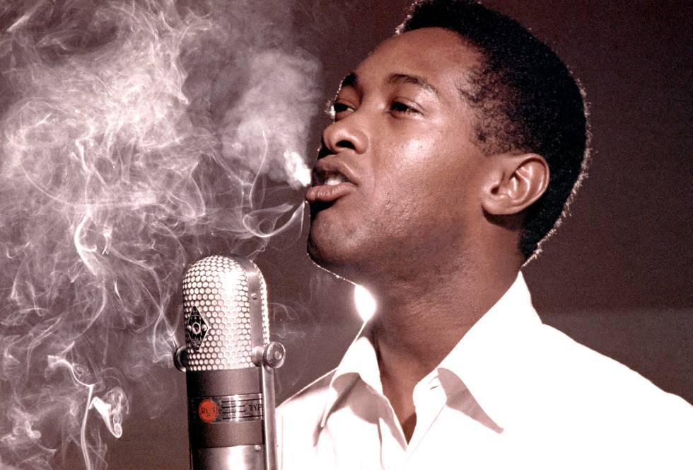 A Sam Cooke le asesinó una recepcionista de hotel que, asustada, le pegó un tiro cuando este apareció semi desnudo preguntando por una mujer.