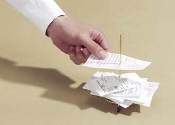 Por qué deberías rechazar ya el 'ticket' de la compra, aunque la prohibición entre en vigor en 2020