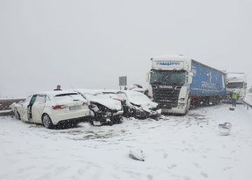 Las imágenes del accidente múltiple en Somosierra
