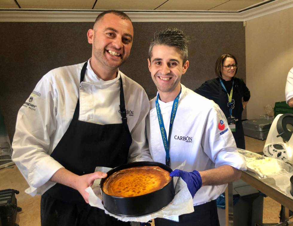 JESÚS FRAGUAS Y OVIDIO FERNÁNDEZ DEL RESTAURANTE CARBÓN NEGRO CAPEL
