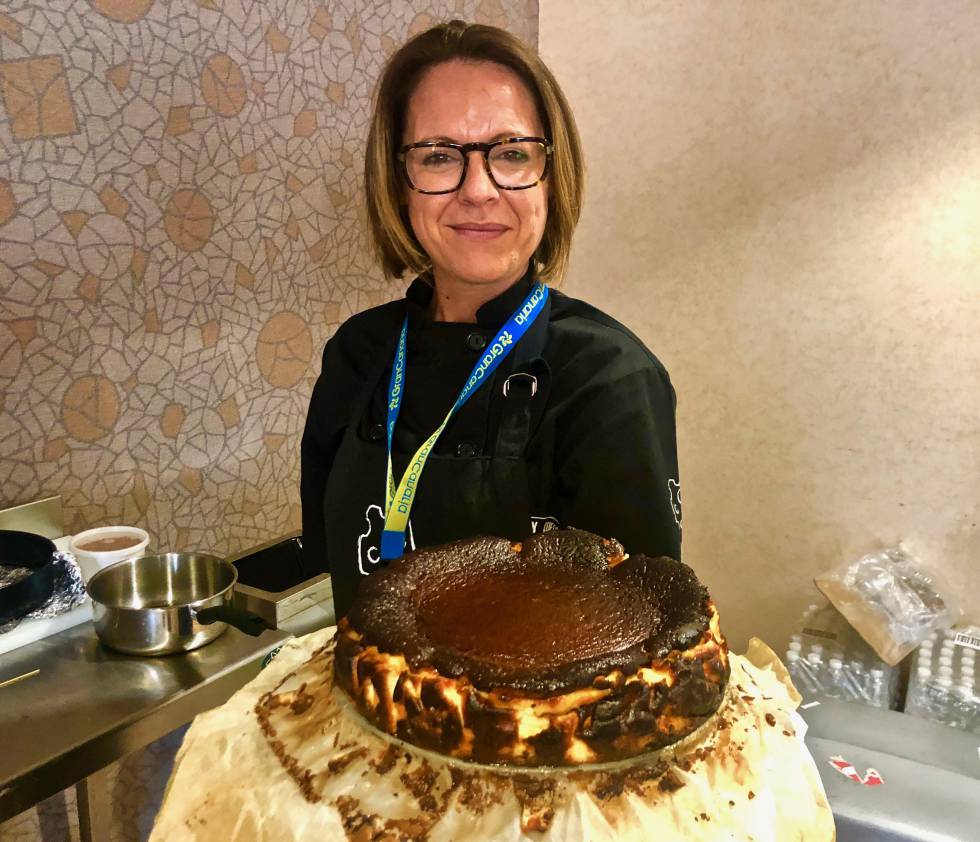 CRISTINA CODINA CON SU MAGNÍFICA TARTA CAPEL