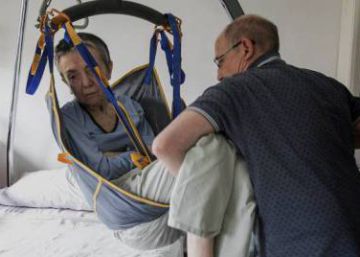 Euthanasia debate reignites in Spain after man arrested for helping his wife die