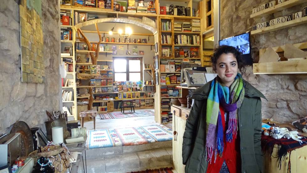 Nada Alshami, ayudante de Gaith en la librería Kawon.