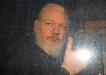 La caída de Julian Assange, en imágenes