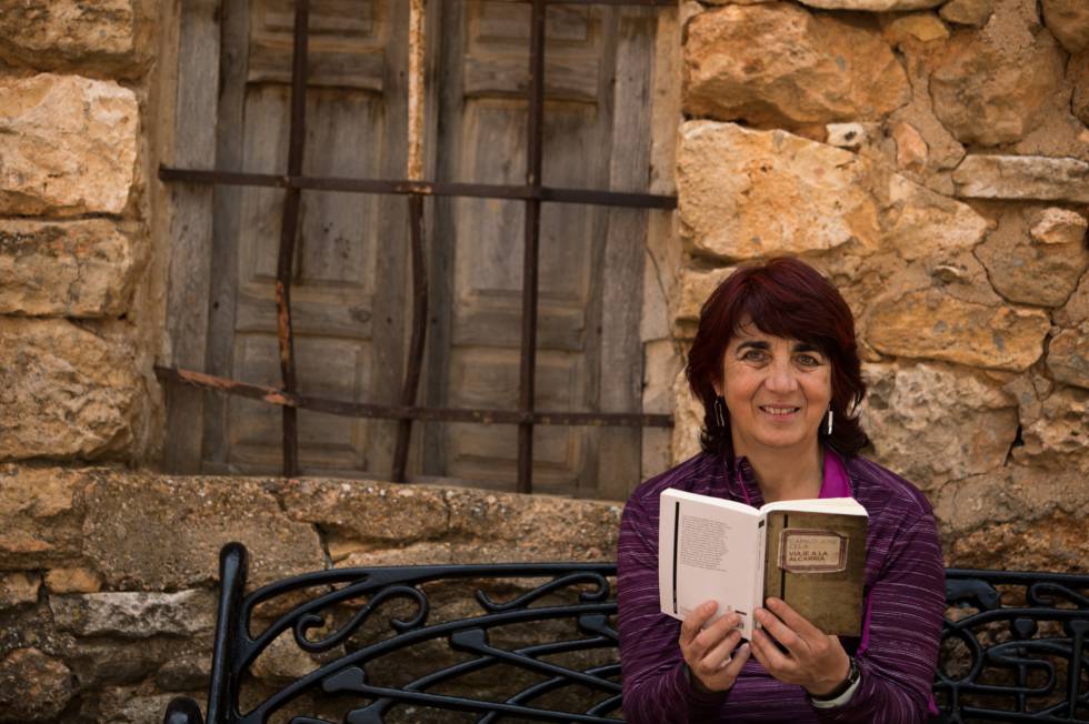 Ana María Alonso, presidenta de la Sociedad Geológica de España, en Las Inviernas.