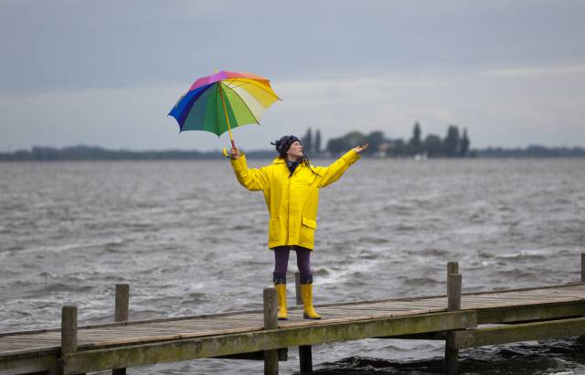Escapa de la lluvia en Semana Santa: accesorios imprescindibles para el mal tiempo