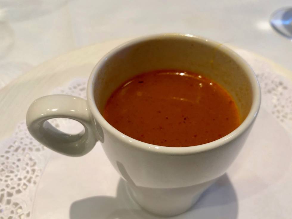 TAZA DE CALDO DE LOS PESCADOS, TERCER VUELCO DEL ARROZ AL CALDERO CAPEL