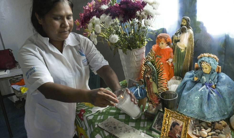 Las parteras no reniengan de sus creencias, pero incorporan los métodos anticonceptivos.