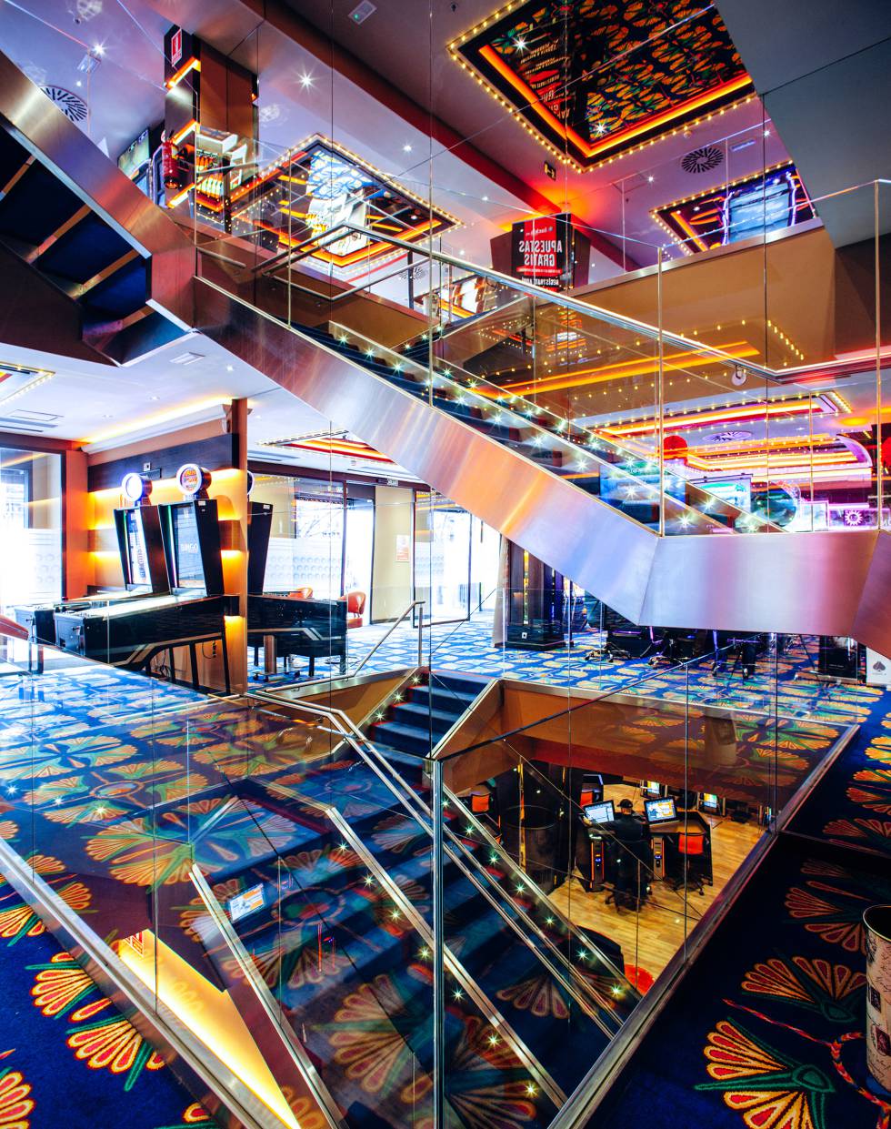 Interior del primer salón de juego de Luckia en Madrid.
