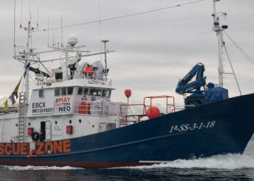 Rescue ship says Spain is blocking its bid to aid refugees in Greece