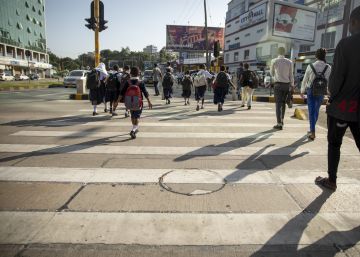Niños y niñas peatones de África se llevan el primer Premio Ross para Ciudades